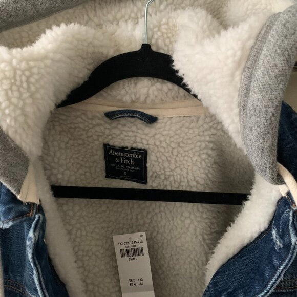 Abercrombie and Fitch Jean/Demin Jacket Fully Lined - Picture 2 of 4